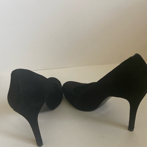 Stuart Weitzman Black Suede Pumps! Like New! - Picture 4 of 14